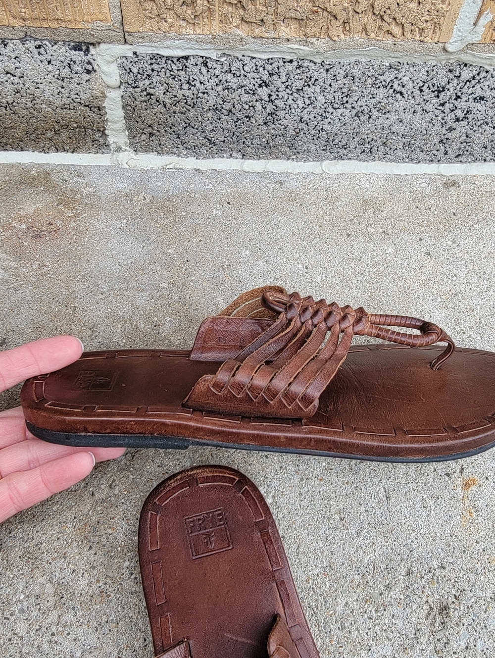 Frye Cognac Brown Leather Braided Thong Flip Flop Sandals 10 - Picture 3 of 16